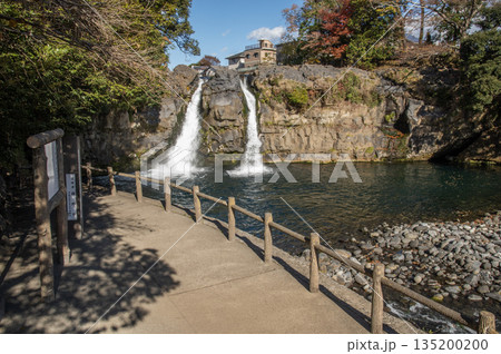 裾野市中央公園　五竜の滝　静岡県裾野市　 135200200