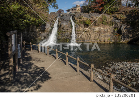 裾野市中央公園　五竜の滝　静岡県裾野市　 135200201