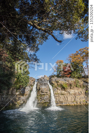 裾野市中央公園　五竜の滝　静岡県裾野市　 135200204