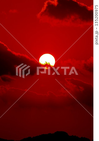 篠栗町太祖宮からの夕陽 135200975