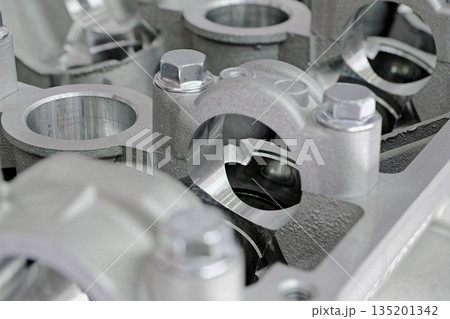 Cylinder head of an internal combustion engine with the cover removed Cylinder head of an internal combustion engine with the cover removed 135201342