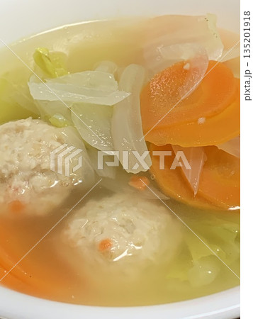鶏団子スープ 135201918