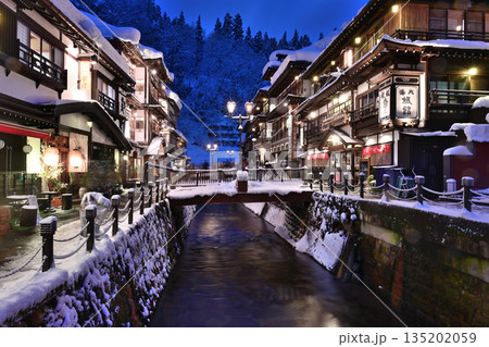 銀山温泉の夜景 銀山温泉の夜景 135202059