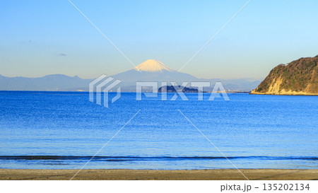逗子海岸の冬 135202134