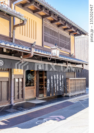 京都西陣の御菓子司　塩芳軒（二十四節気に合った京菓子を楽しむ）代表銘菓　焼菓子「聚楽」創業明治15年 135202447