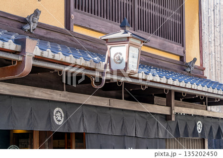 京都西陣の御菓子司 塩芳軒(二十四節気に合った京菓子を楽しむ)代表銘菓 焼菓子「聚楽」創業明治15年 京都西陣の御菓子司 塩芳軒(二十四節気に合った京菓子を楽しむ)代表銘菓 焼菓子「聚楽」創業明治15年 135202450