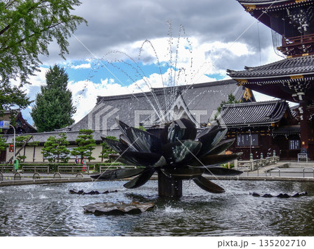 東本願寺　蓮華の噴水 135202710