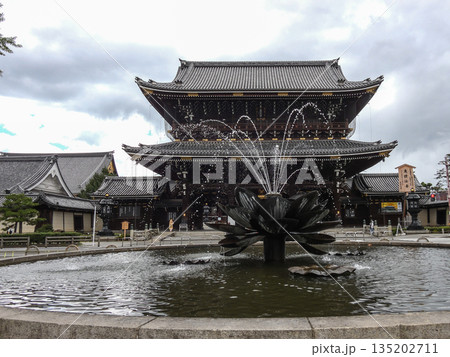 東本願寺　蓮華の噴水 135202711