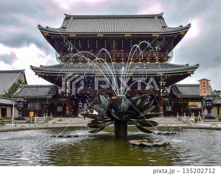 東本願寺　蓮華の噴水 135202712