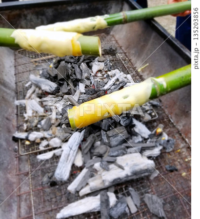 青竹バウムクーヘンを焼く 135203856