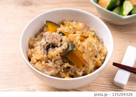 鶏とかぼちゃの炊き込みご飯 鶏とかぼちゃの炊き込みご飯 135204326
