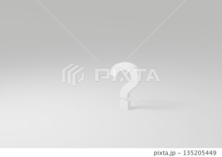 白背景に白色のクエスチョンマーク 135205449