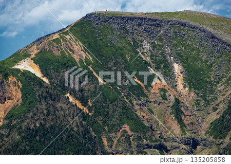 八ヶ岳連峰・阿弥陀岳から見る硫黄岳山頂 八ヶ岳連峰・阿弥陀岳から見る硫黄岳山頂 135205858