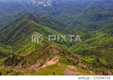 八ヶ岳連峰・阿弥陀岳直下から見る御小屋尾根 八ヶ岳連峰・阿弥陀岳直下から見る御小屋尾根 135206718