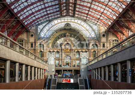 ベルギー　アントワープ中央駅 135207736