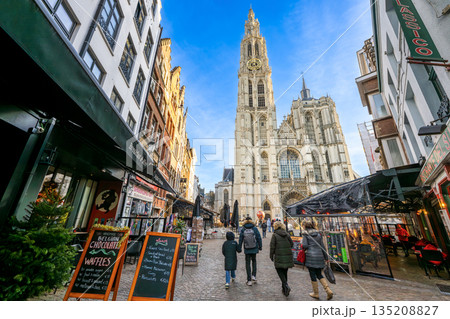 ベルギー　アントワープのノートルダム大聖堂 135208827