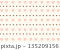 キュートなピンクとブラウンのハート模様 - バレンタイン、ウェディング、ギフトに最適なシームレスパタ 135209156