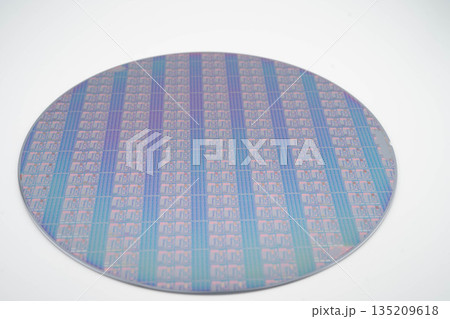 Silicon wafer for manufacturing semiconductor of integrated circuit. 135209618
