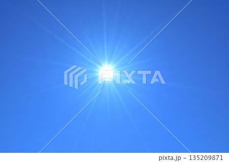青空と太陽 直射日光( fix撮影 ) 青空と太陽 直射日光( fix撮影 ) 135209871