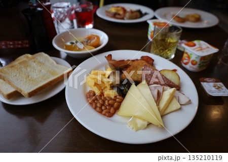 ブレックファースト 135210119