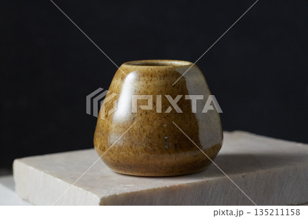 Chasen Holder ceramic on background 135211158