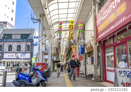 東京都品川区の都市風景　西小山駅 135211192