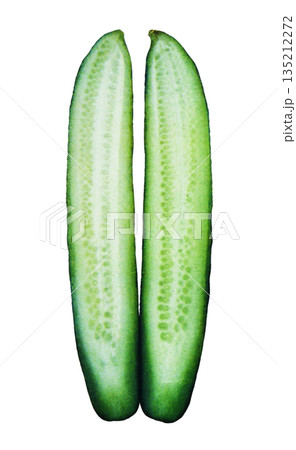 縦切りにしたキュウリのイラスト 135212272