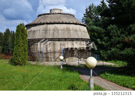 An abandoned circular concrete structure of unknown purpose 135212315