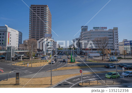 高崎駅東口の駅前通りと東毛広域幹線道路(国道354号)【群馬県高崎市栄町】 高崎駅東口の駅前通りと東毛広域幹線道路(国道354号)【群馬県高崎市栄町】 135212356