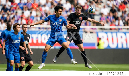 国際大会での日本人のサッカーの試合 135212454
