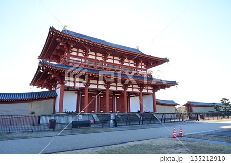 復元された朱雀門(国営平城宮跡公園) 復元された朱雀門(国営平城宮跡公園) 135212910