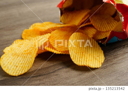 Potato chips , delicious BBQ seasoning spicy for crips, thin slice deep fried snack fast food. Potato chips , delicious BBQ seasoning spicy for crips, thin slice deep fried snack fast food. 135213542