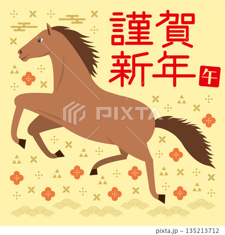 横向きの馬と和柄のイラストの正方形の年賀状_謹賀新年_黄色 横向きの馬と和柄のイラストの正方形の年賀状_謹賀新年_黄色 135213712