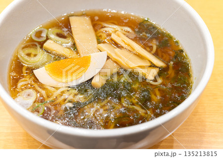 おいしいミニ醤油ラーメン おいしいミニ醤油ラーメン 135213815