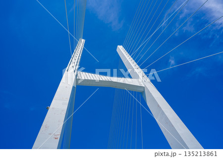 女神大橋と青空（長崎市） 135213861