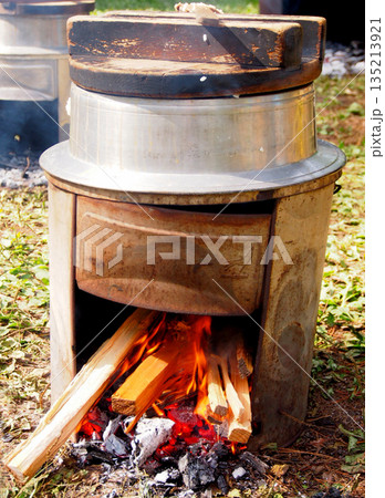 野外調理 羽釜で炊飯 135213921
