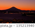 逗子市から望む富士山の夕焼け 135213940