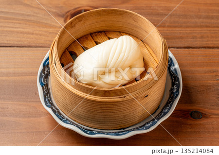 花巻 中華料理で使われる蒸しパンの点心メニュー 花巻 中華料理で使われる蒸しパンの点心メニュー 135214084