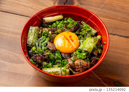 焼き鳥丼 香ばしい鶏肉の和食丼メニュー写真 焼き鳥丼 香ばしい鶏肉の和食丼メニュー写真 135214092