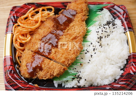 ロース豚カツ弁当 135214206