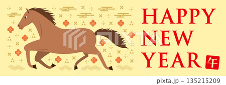 横向きの馬と和柄のイラストの横長の年賀状_HAPPY NEW YEAR_黄色 135215209