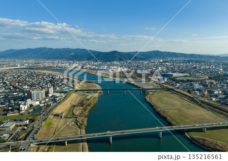 福岡県久留米市の筑後川と市街地をドローンで空撮した都市景観と河川の風景 福岡県久留米市の筑後川と市街地をドローンで空撮した都市景観と河川の風景 135216561