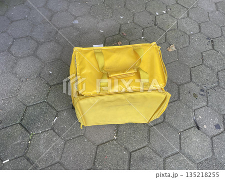 delivery thermsl bag isolated on the sidewalk. top view 135218255