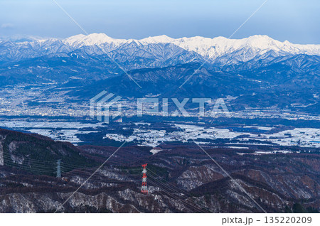 赤城山(黒檜山)から見た谷川連峰の眺め・雪景色 赤城山(黒檜山)から見た谷川連峰の眺め・雪景色 135220209