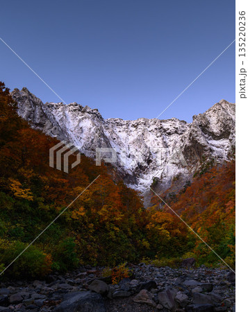 谷川岳一ノ倉沢・三段紅葉 谷川岳一ノ倉沢・三段紅葉 135220236