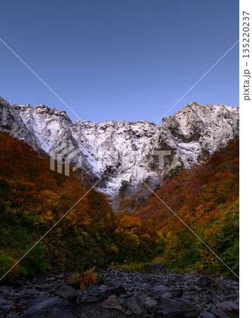 谷川岳一ノ倉沢・三段紅葉 135220237