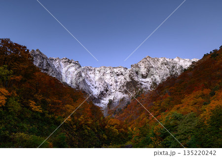 谷川岳一ノ倉沢・三段紅葉 谷川岳一ノ倉沢・三段紅葉 135220242