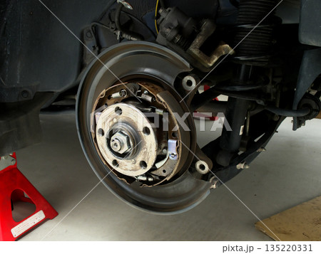 車　ハブボルト交換作業　リア　ドラムブレーキ 135220331