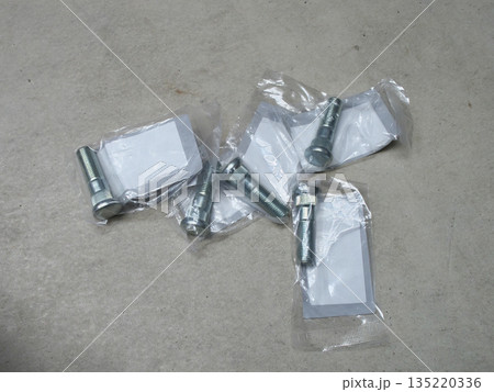 車　ハブボルト交換作業　部品 135220336