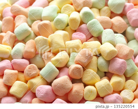 マシュマロのクローズアップ 135220554